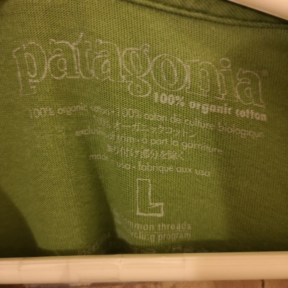Men's Green Patagonia Graphic T Shirt Large - Picture 4 of 4